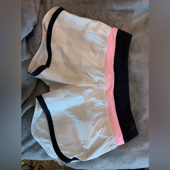 Lululemon athletic shorts size 4 $29 lightly used - Picture 1 of 3